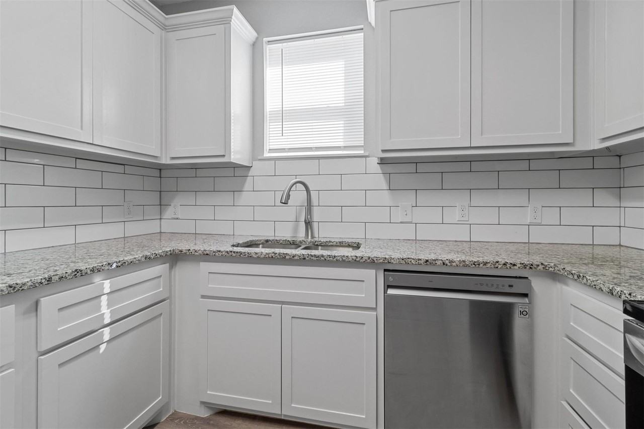 525 E Ball St #525 - Photo 2 of 16