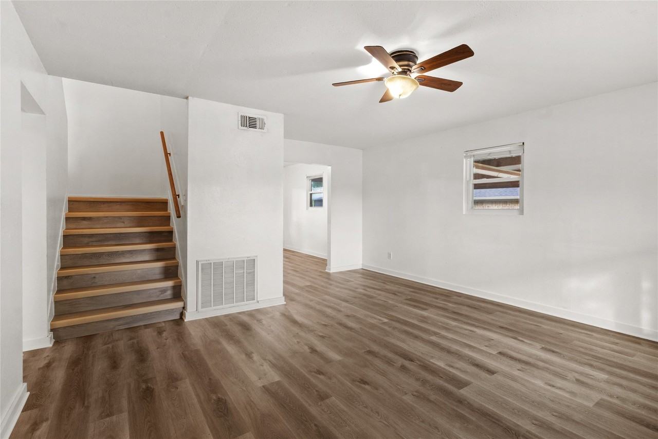 6301 Sydney Dr - Photo 5 of 29
