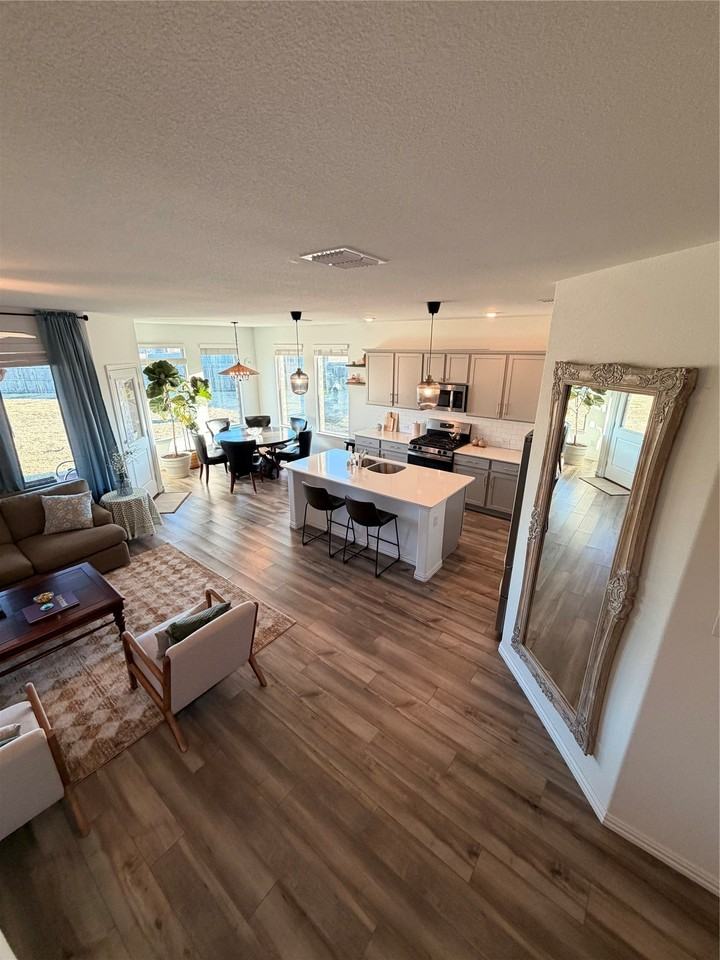 3120 Riddler Way - Photo 2 of 33