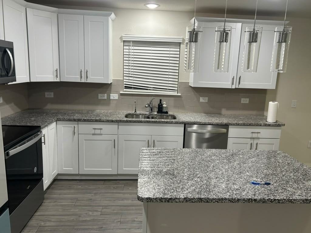 1028 Vernon Dr - Photo 3 of 12