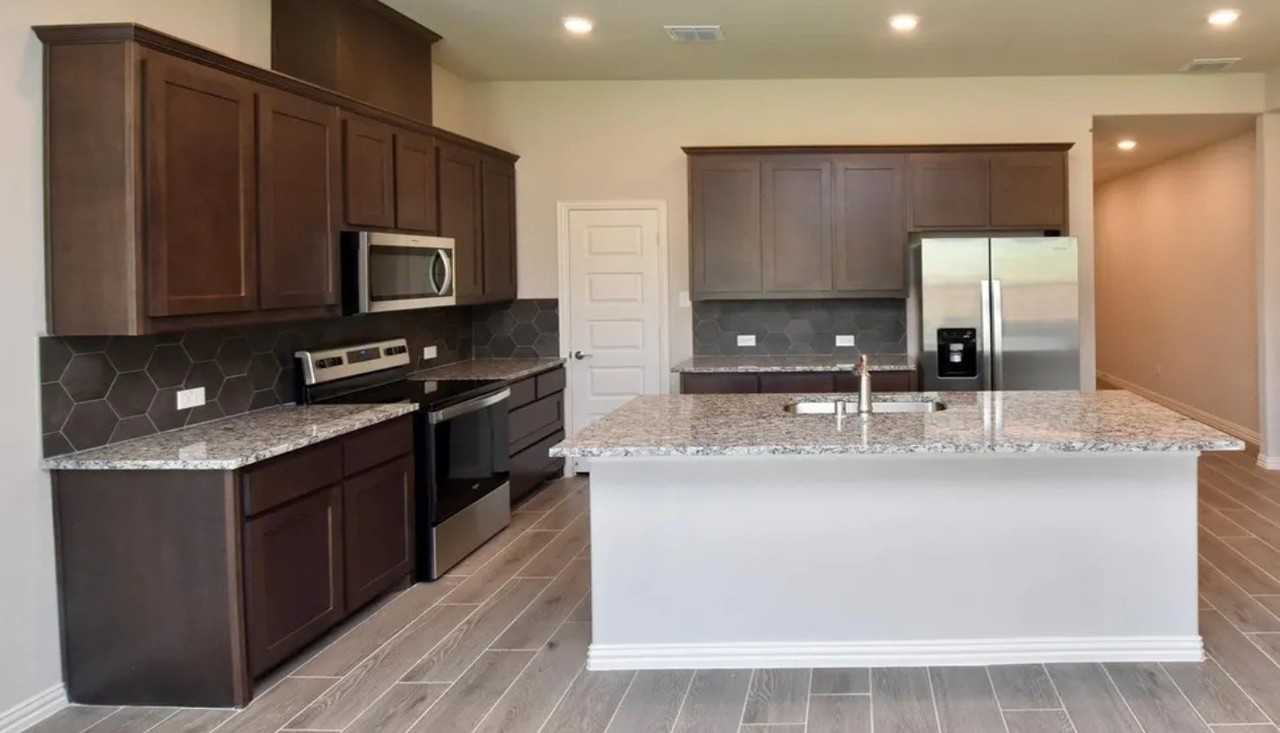 2721 Donella Dr - Photo 3 of 6