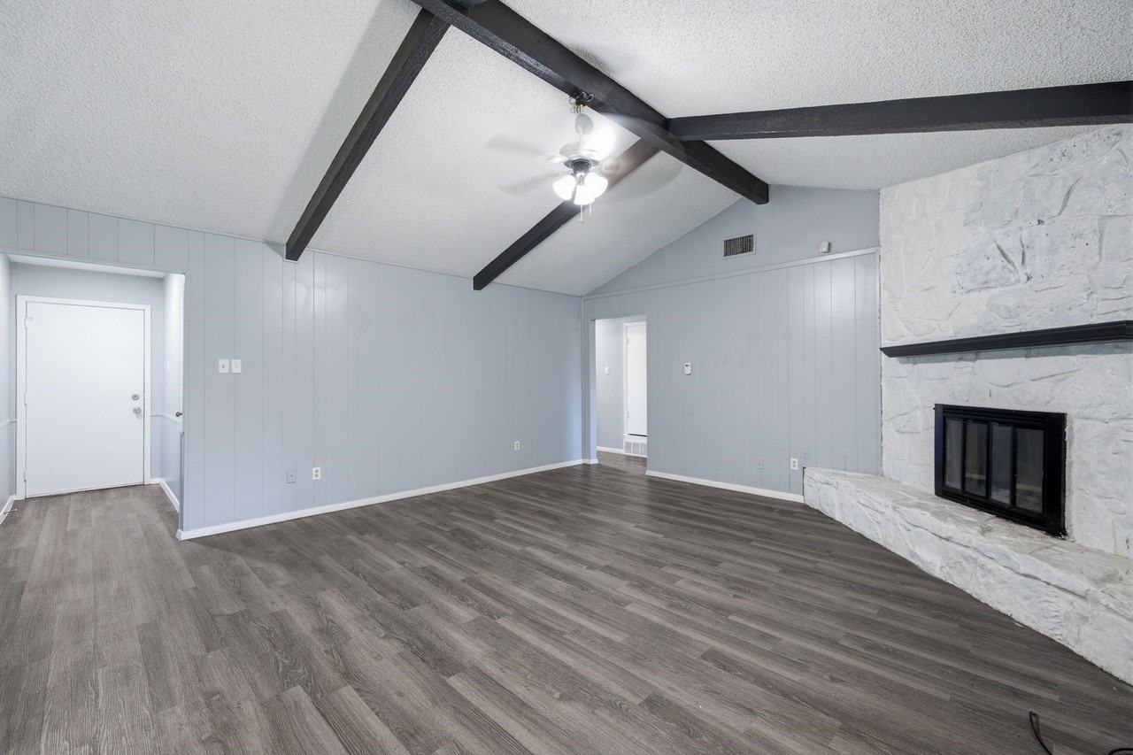 512 Sussex Dr - Photo 4 of 20