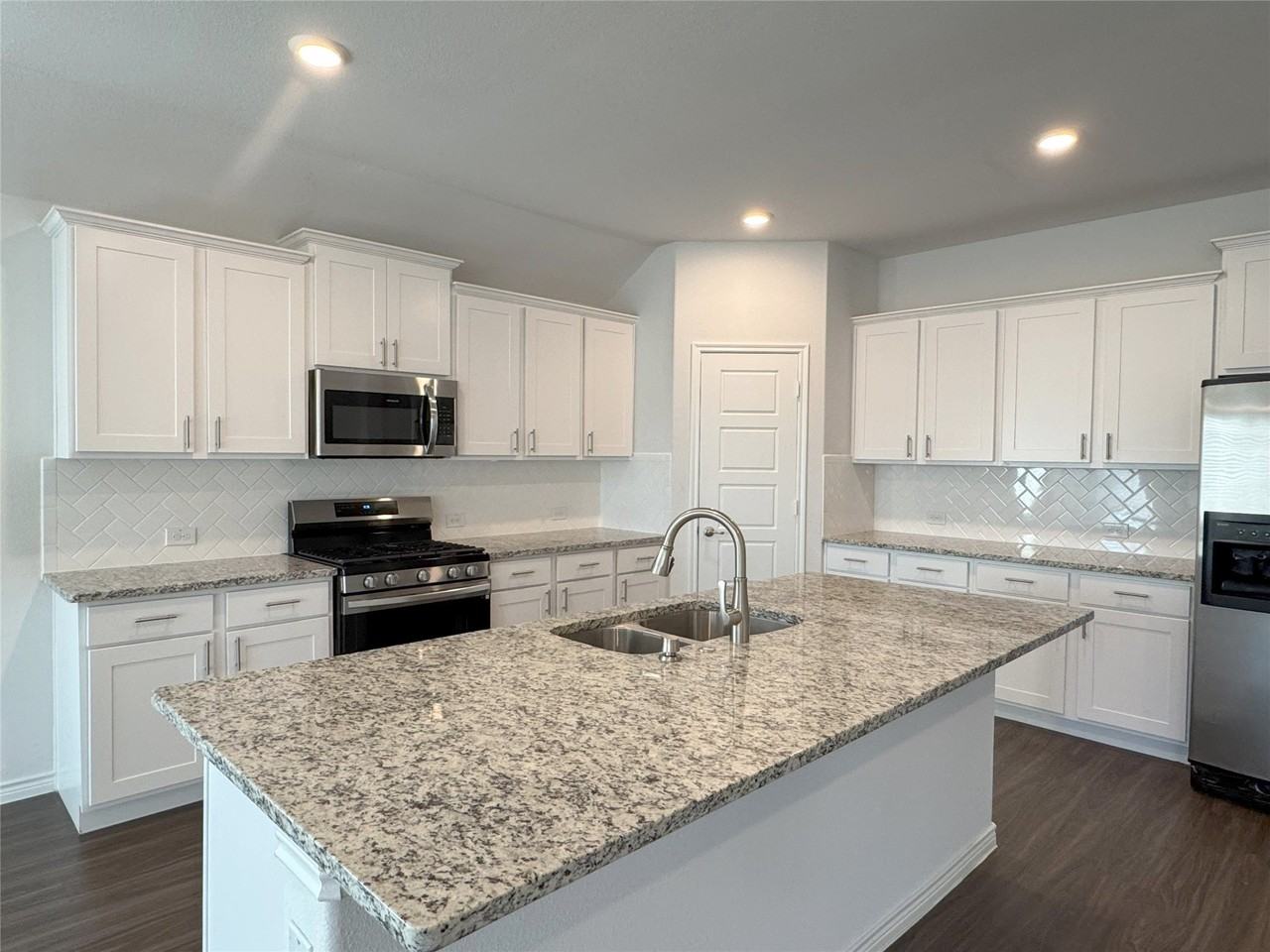 905 Berry St - Photo 3 of 28