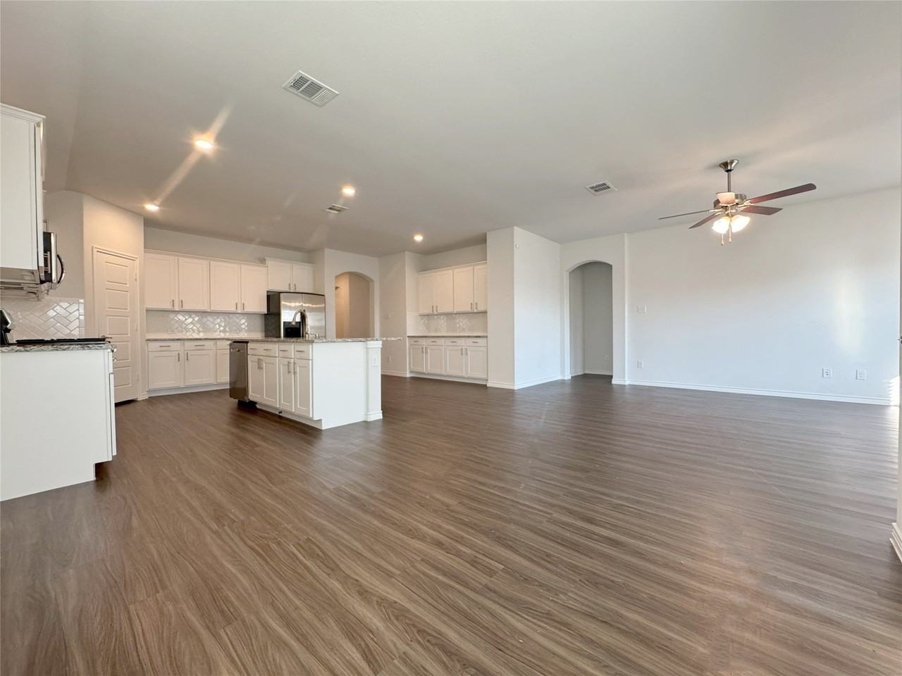 905 Berry St - Photo 5 of 28