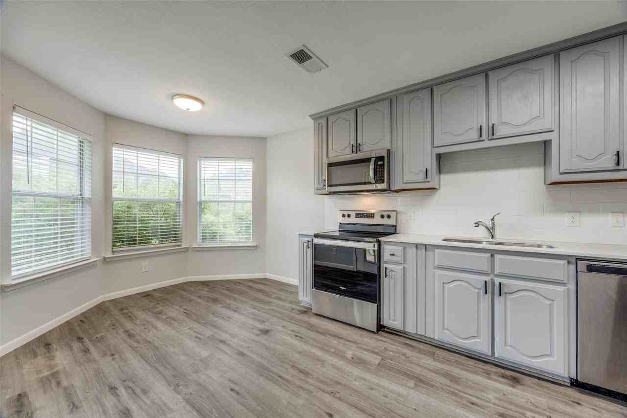 4817 Hara Ln - Photo 7 of 20