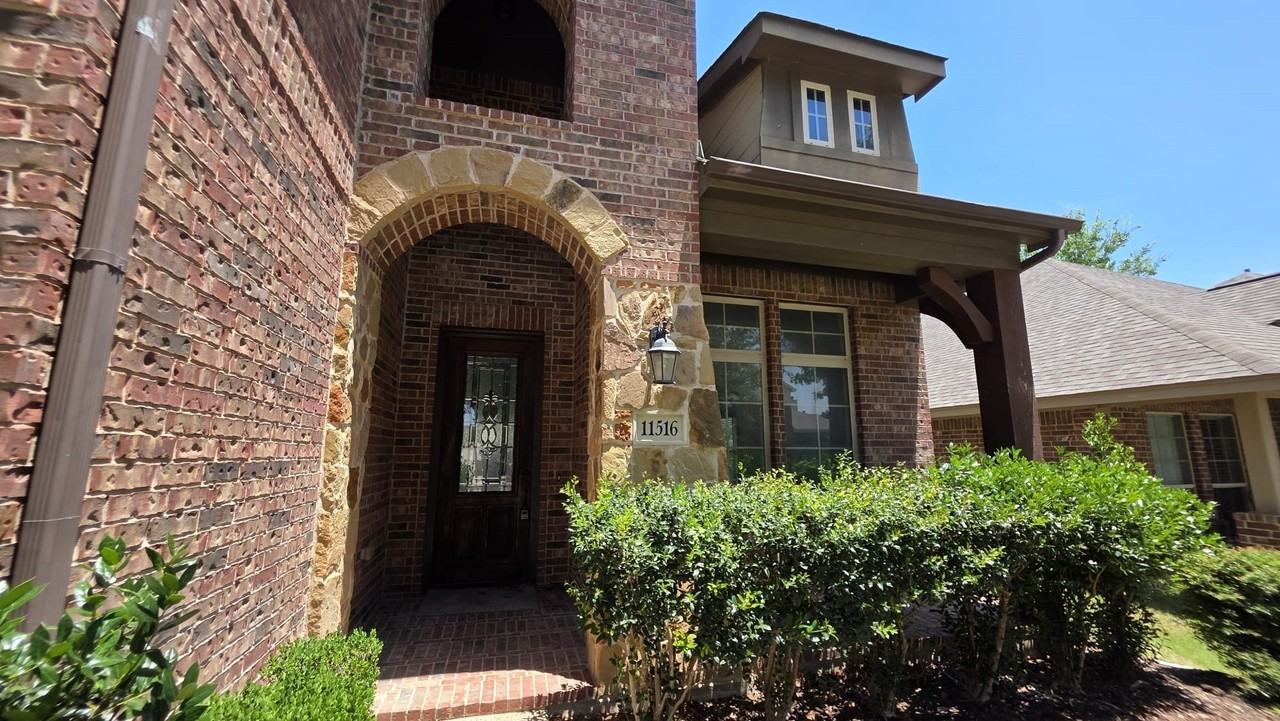 11516 Round Leaf Dr - Photo 2 of 28