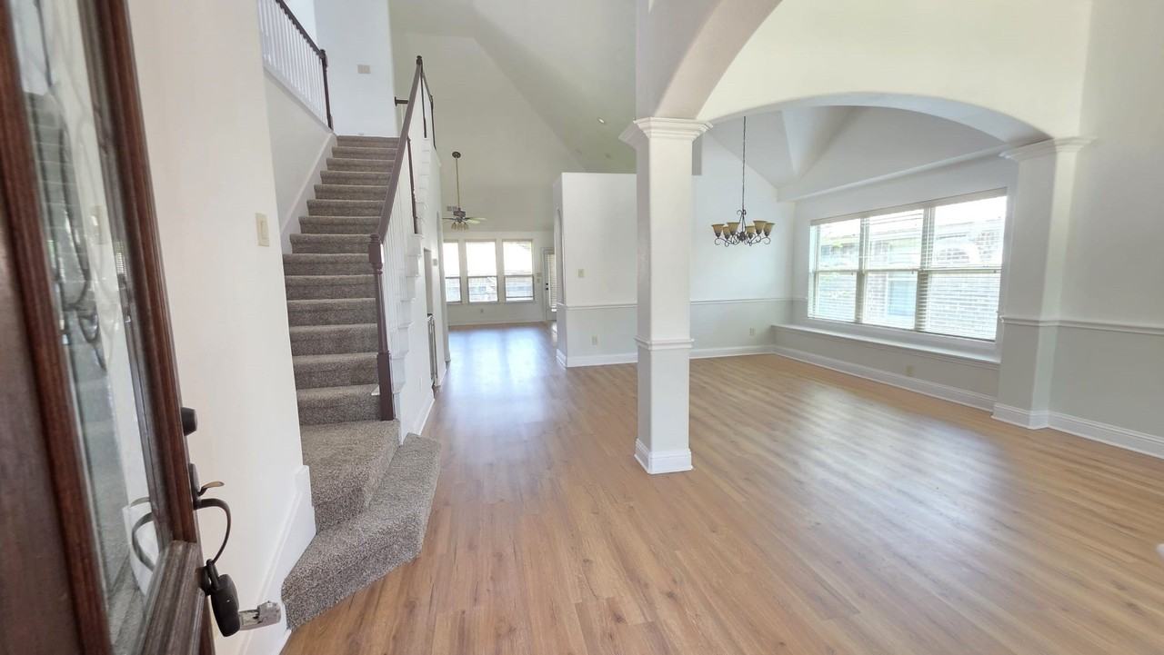 11516 Round Leaf Dr - Photo 3 of 28