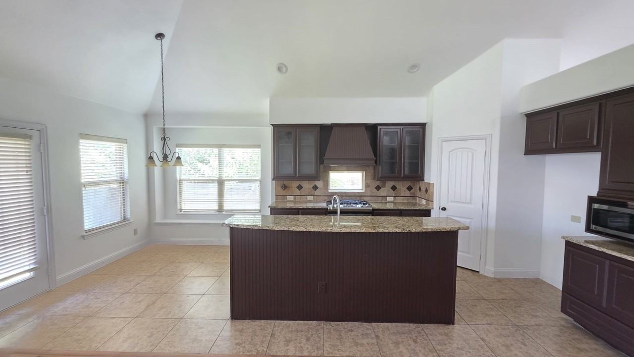 11516 Round Leaf Dr - Photo 6 of 28