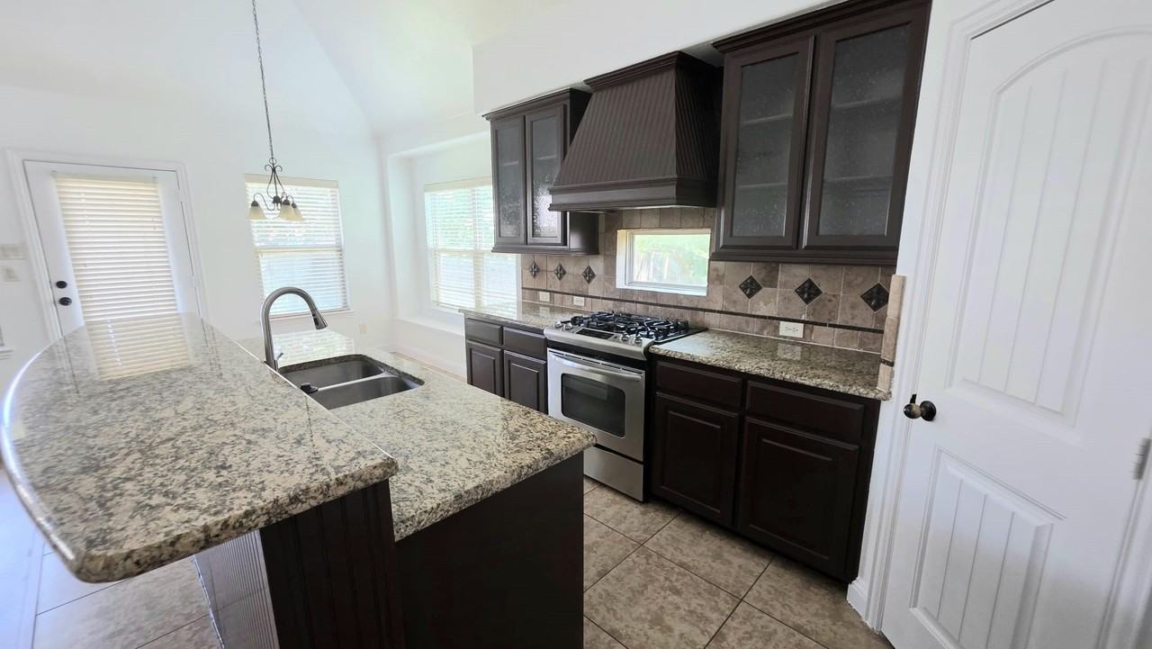 11516 Round Leaf Dr - Photo 7 of 28