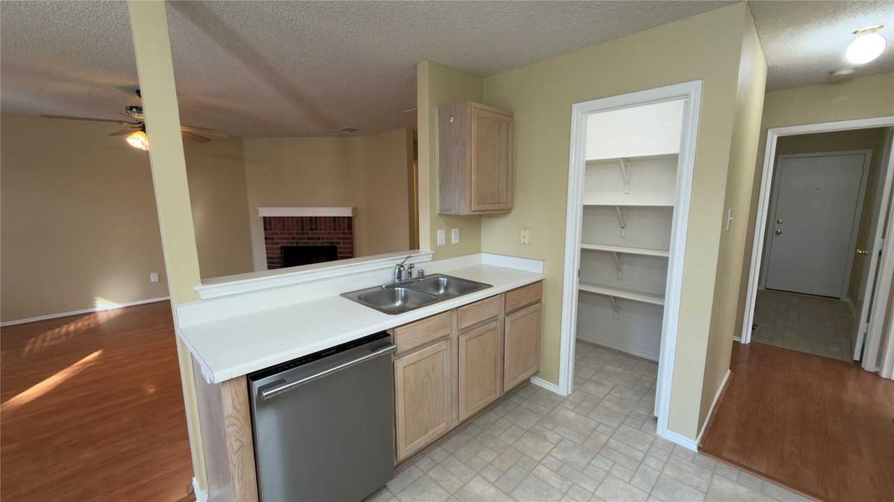 5356 Royal Birkdale Dr - Photo 6 of 19