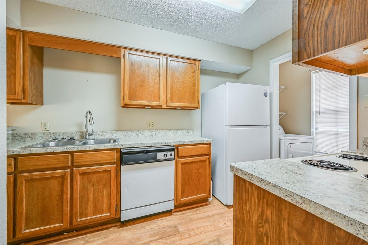 5753 Shadydell Dr - Photo 7 of 21