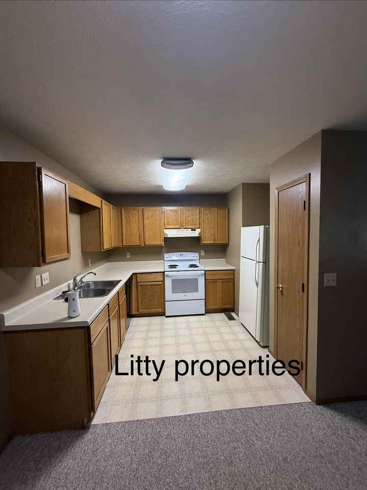 1320 Meadowbrook Dr #1320 - Photo 4 of 10