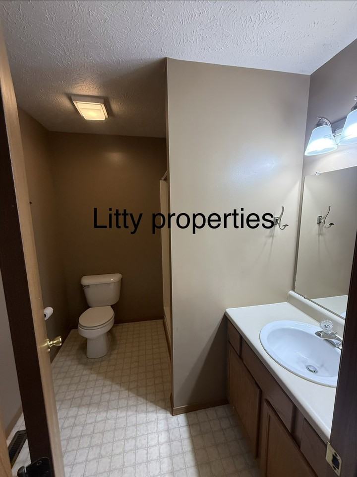 1320 Meadowbrook Dr #1320 - Photo 5 of 10