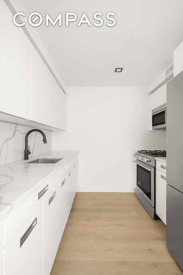 618 Avenue H #2C - Photo 2 of 12