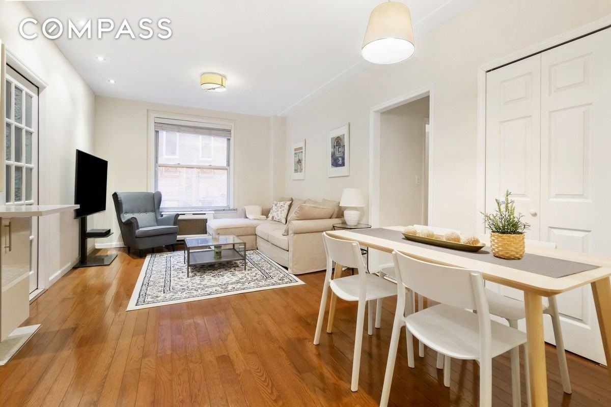 150 E 49th St #3D - Photo 2 of 8