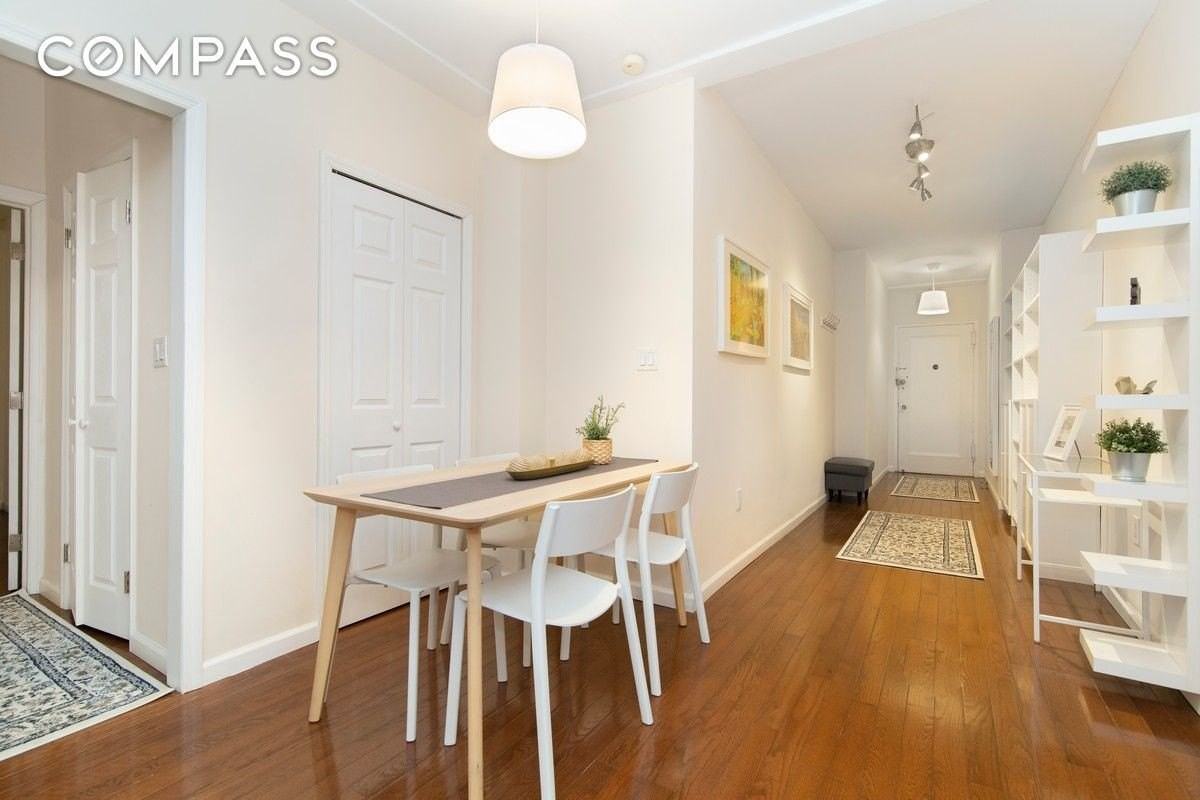 150 E 49th St #3D - Photo 3 of 8