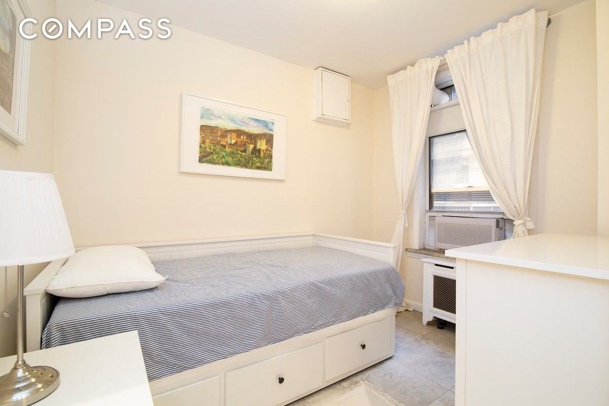 150 E 49th St #3D - Photo 6 of 8