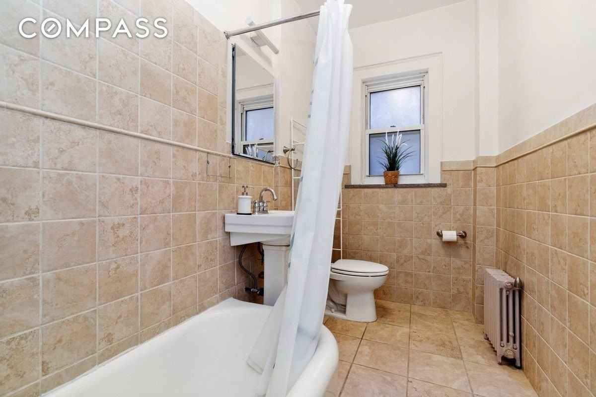 150 E 49th St #3D - Photo 7 of 8