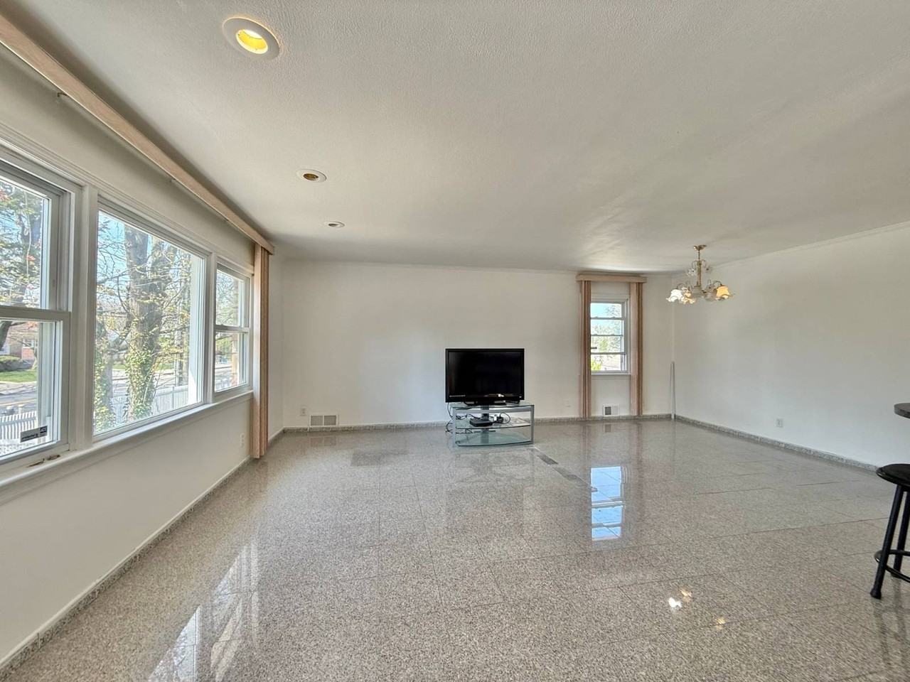 3319 Bell Blvd - Photo 2 of 27