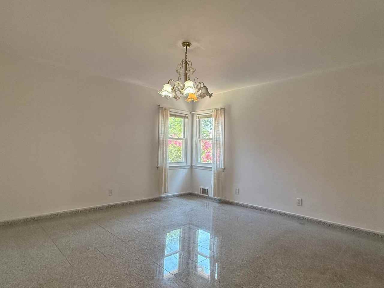 3319 Bell Blvd - Photo 3 of 27