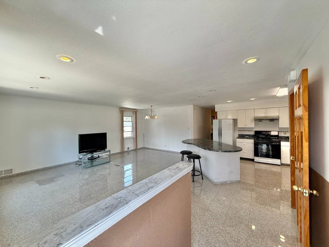 3319 Bell Blvd - Photo 7 of 27