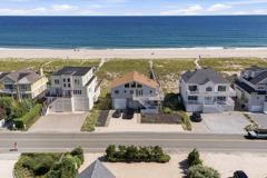 717 Dune Rd - Photo 1 of 1