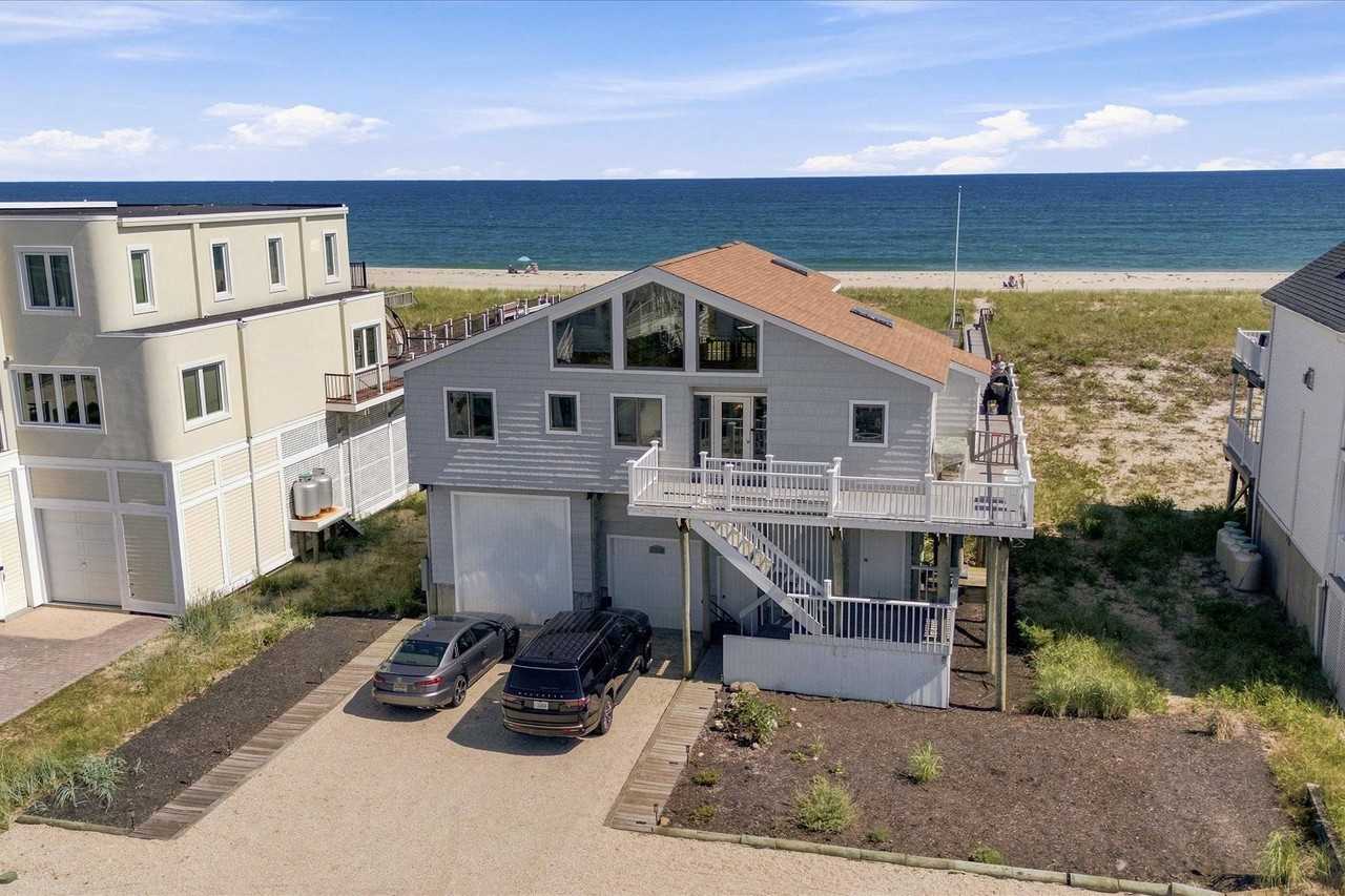 717 Dune Rd - Photo 3 of 21