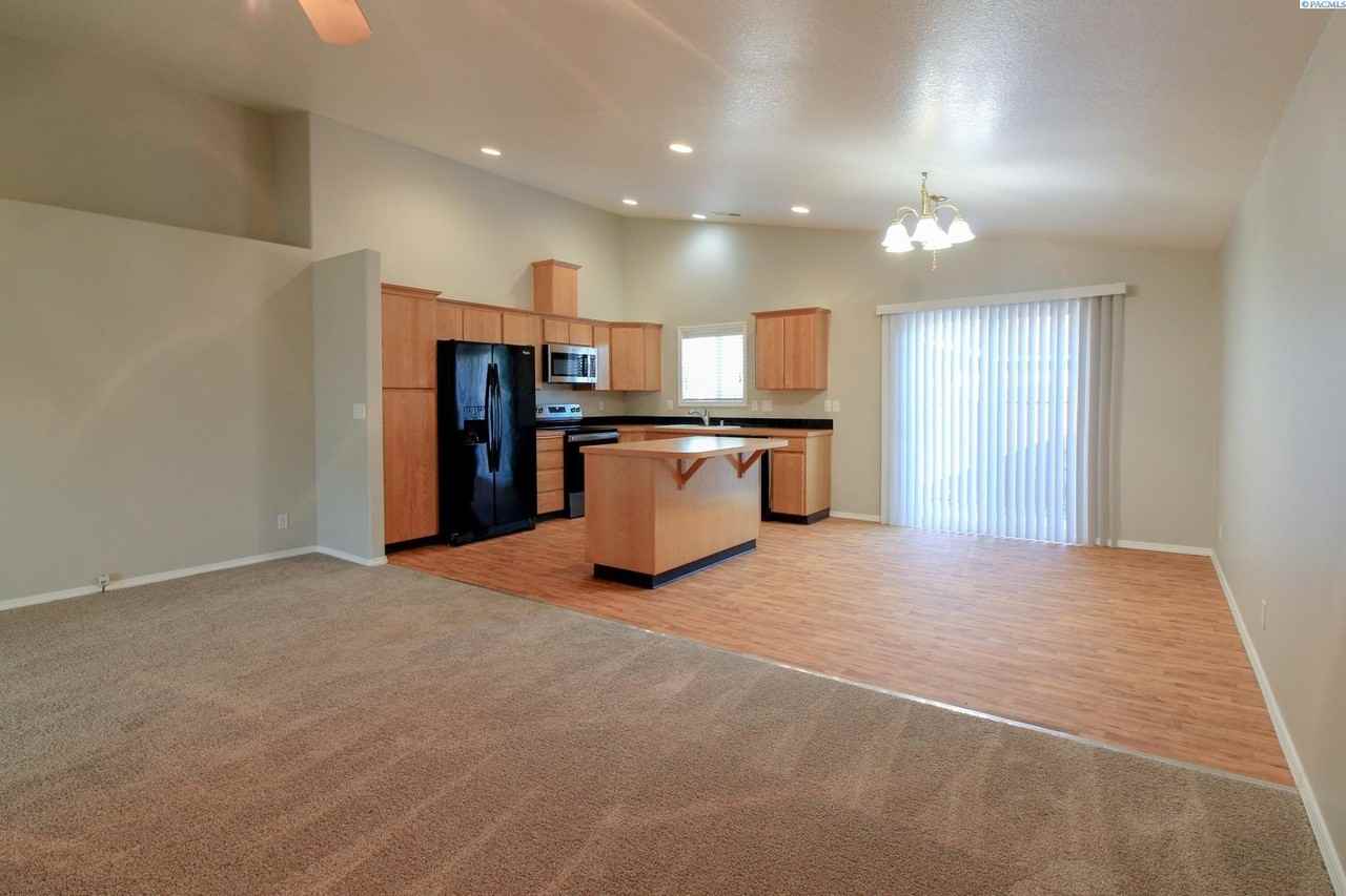 402 Abbot St - Photo 6 of 12