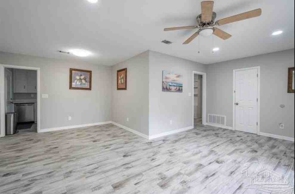 8100 Six Pence Dr - Photo 6 of 26