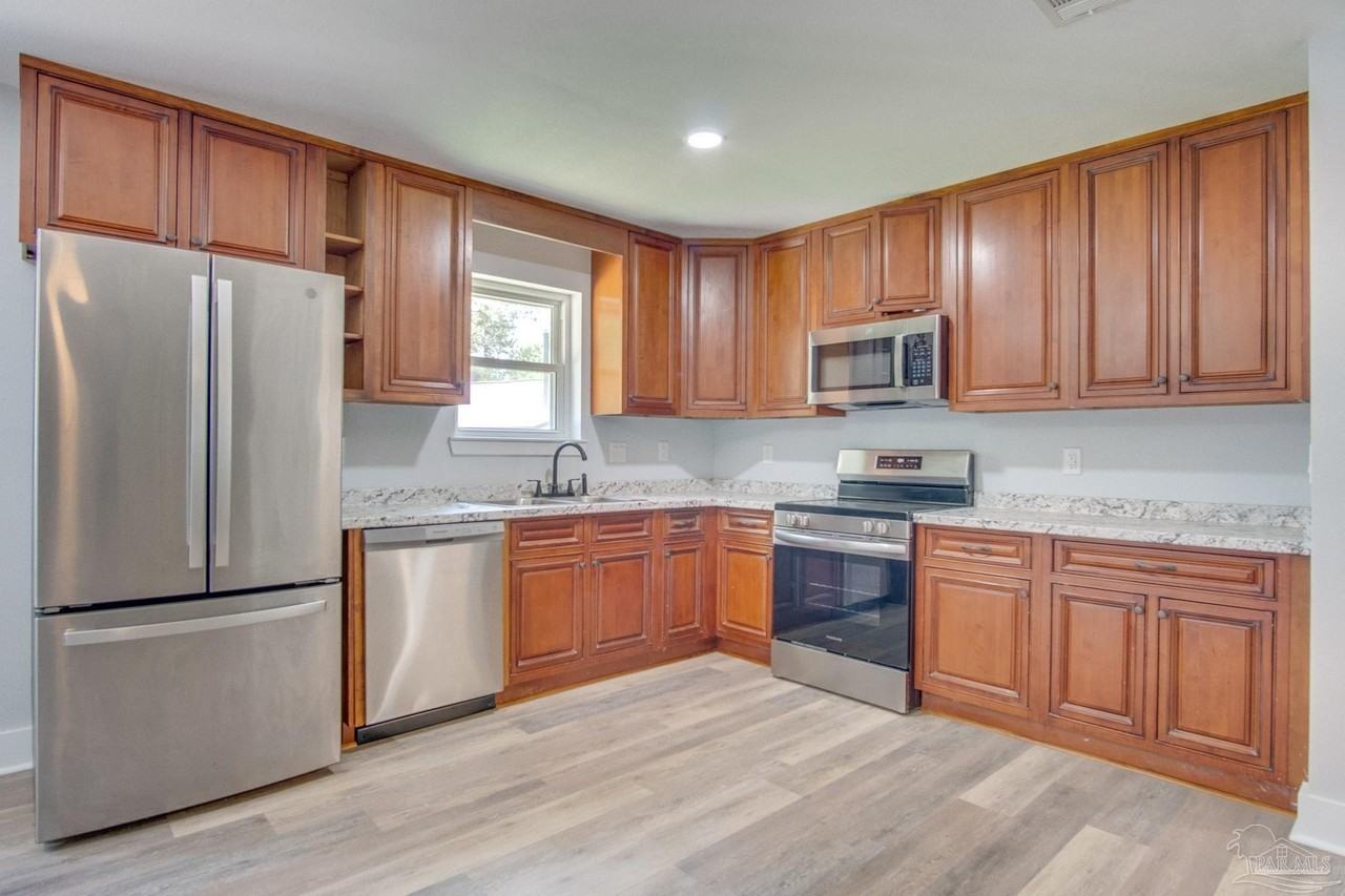 195 Navarro Rd - Photo 7 of 26