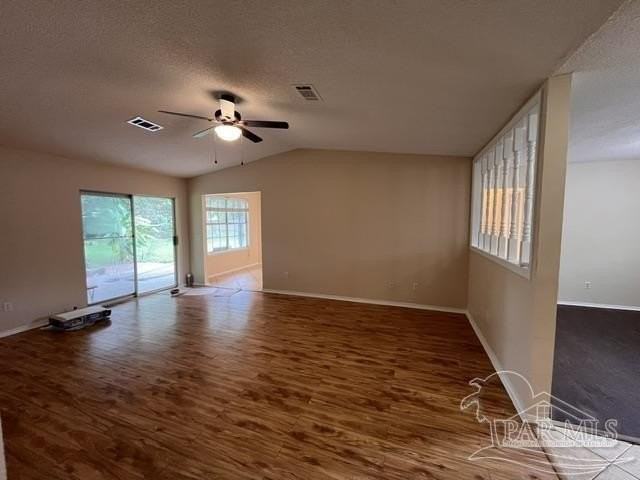 5563 Chantilly Cir - Photo 2 of 18