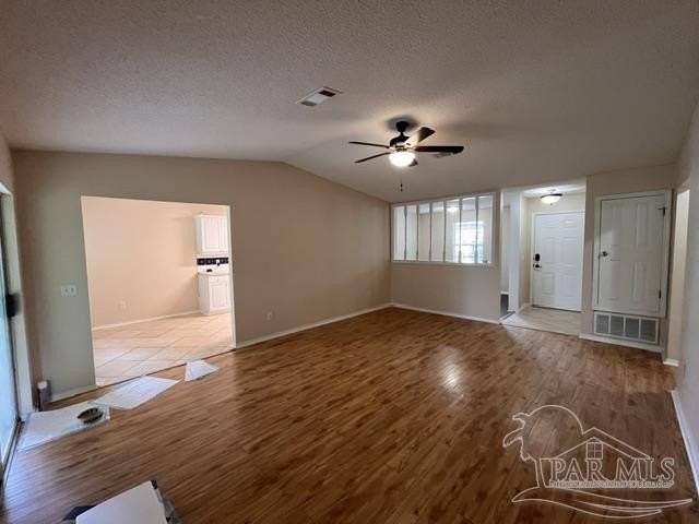 5563 Chantilly Cir - Photo 3 of 18
