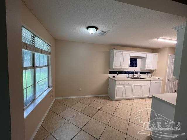 5563 Chantilly Cir - Photo 5 of 18
