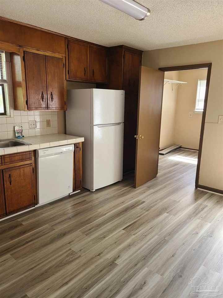 7924 Deborah Dr - Photo 5 of 12