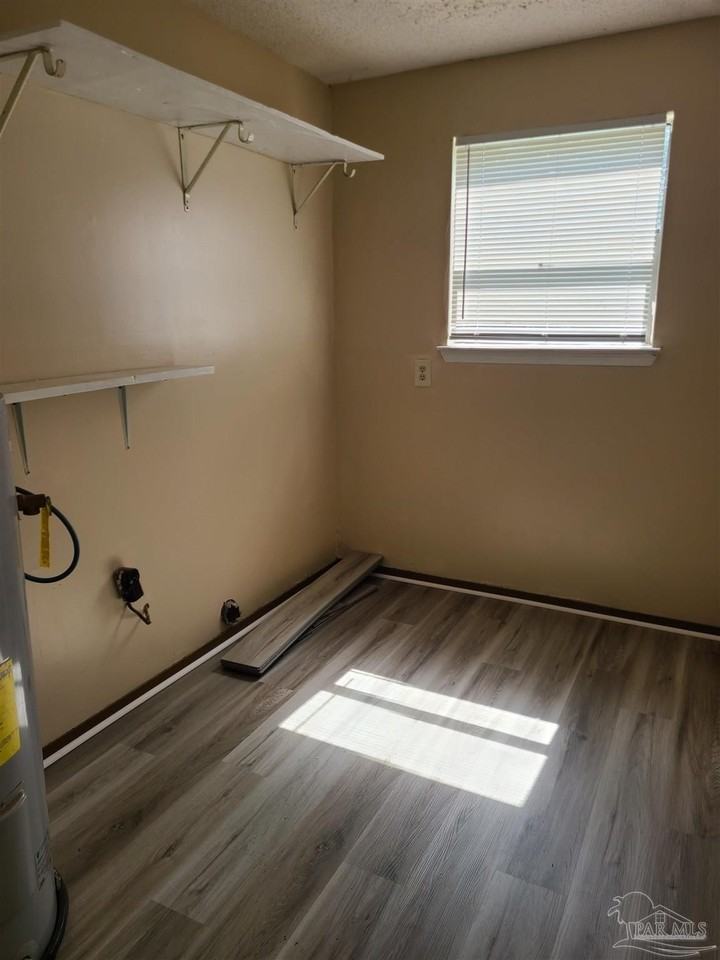 7924 Deborah Dr - Photo 7 of 12