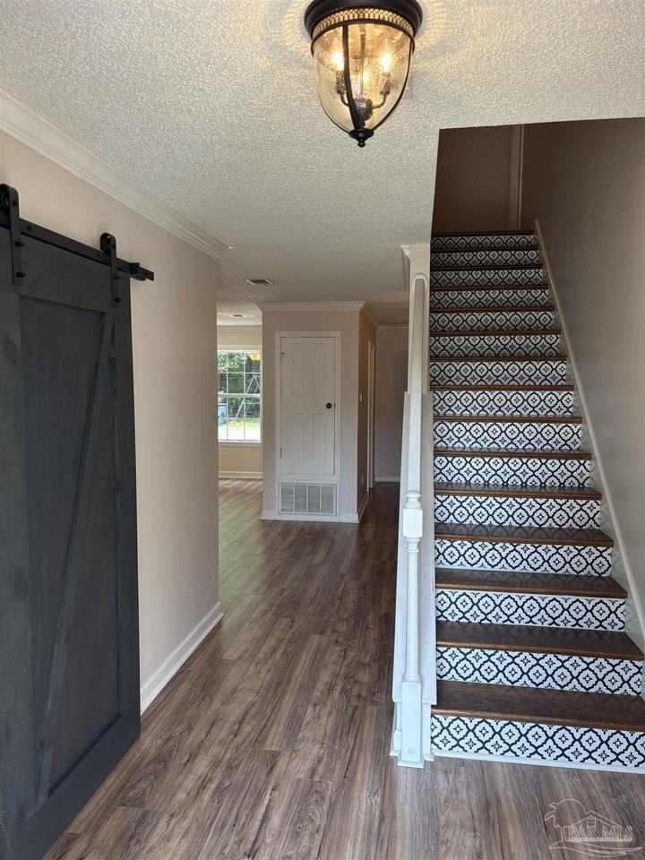 3111 Leesburg Sq - Photo 2 of 26