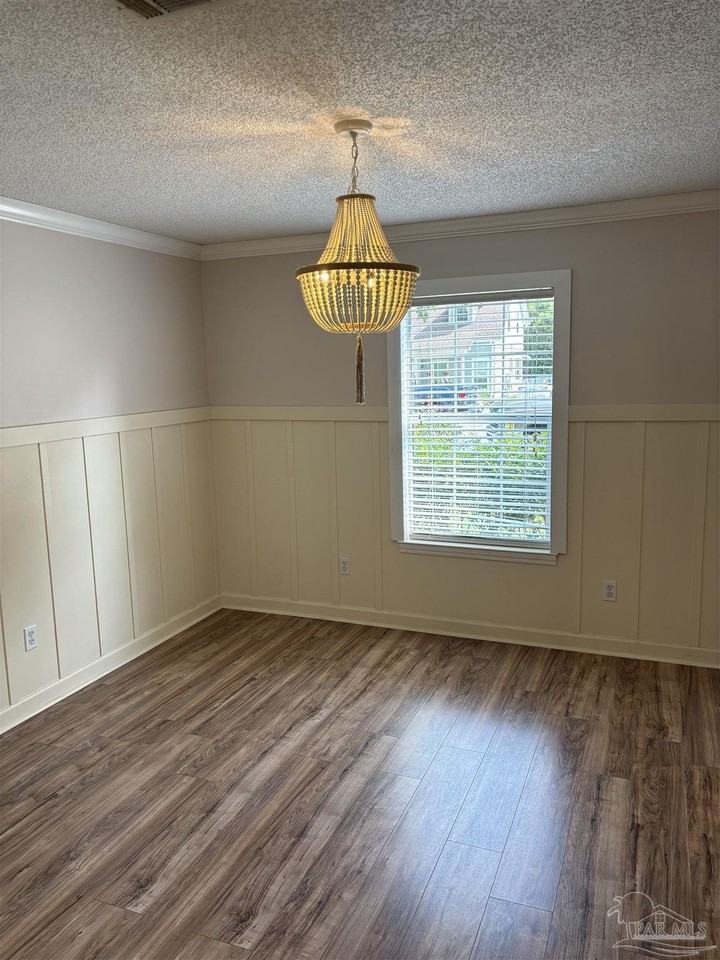 3111 Leesburg Sq - Photo 3 of 26