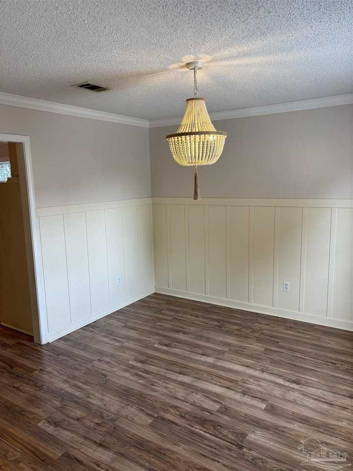 3111 Leesburg Sq - Photo 4 of 26