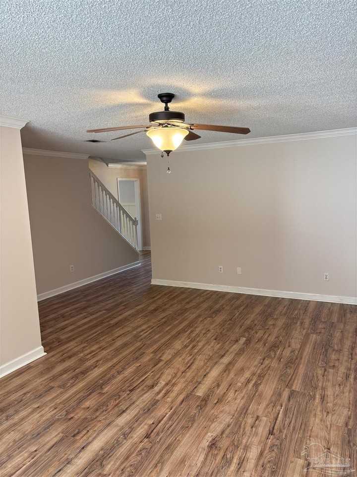 3111 Leesburg Sq - Photo 7 of 26