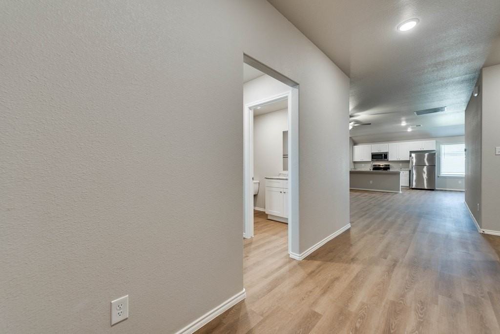 8209 S County Road 1110 - Photo 3 of 25