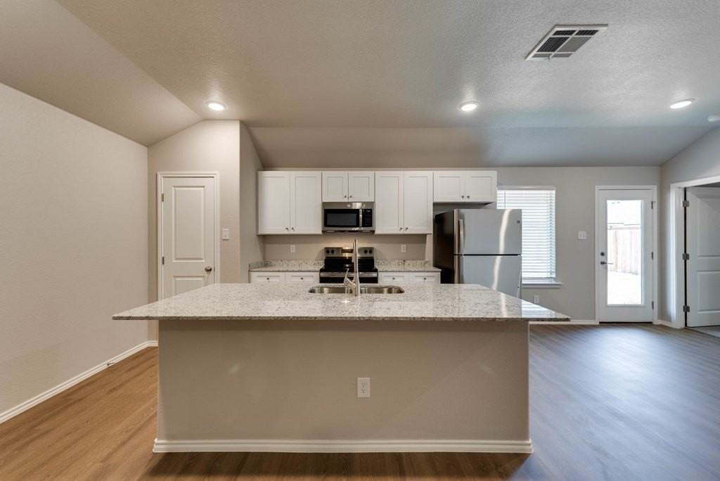 8209 S County Road 1110 - Photo 6 of 25