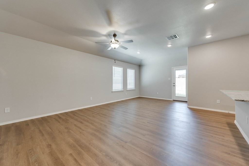 8213 S County Road 1110 - Photo 4 of 29