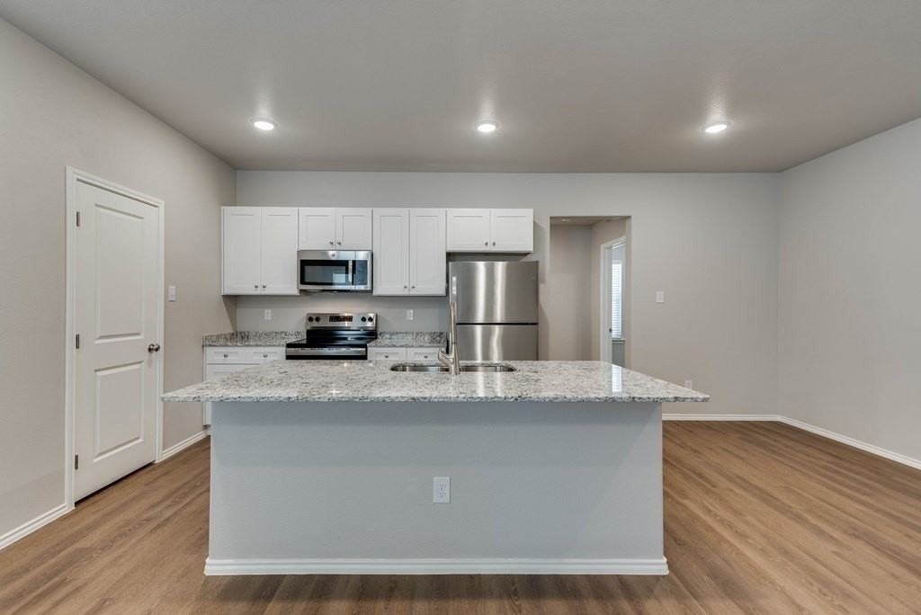8213 S County Road 1110 - Photo 6 of 29