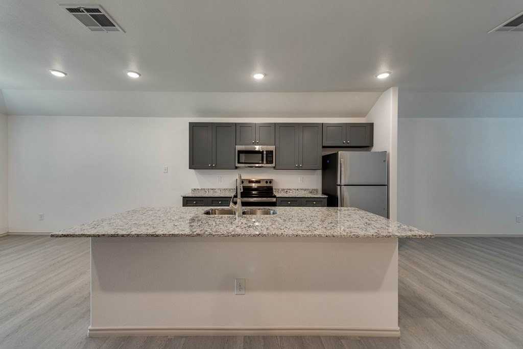 8208 S County Road 1110 - Photo 5 of 26