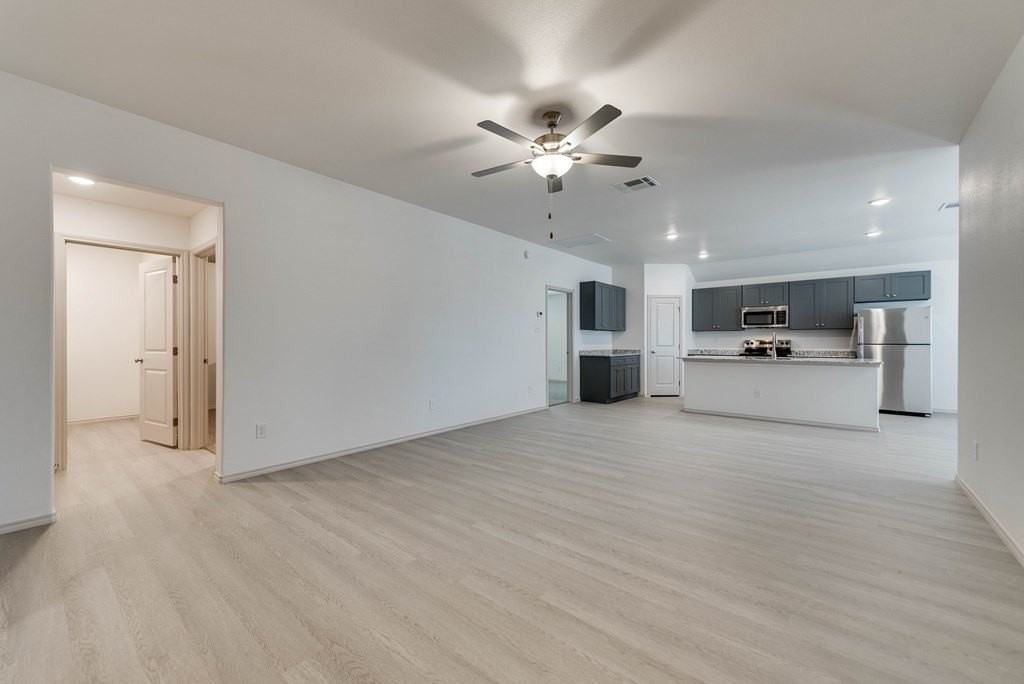 8206 S County Road 1110 - Photo 4 of 27