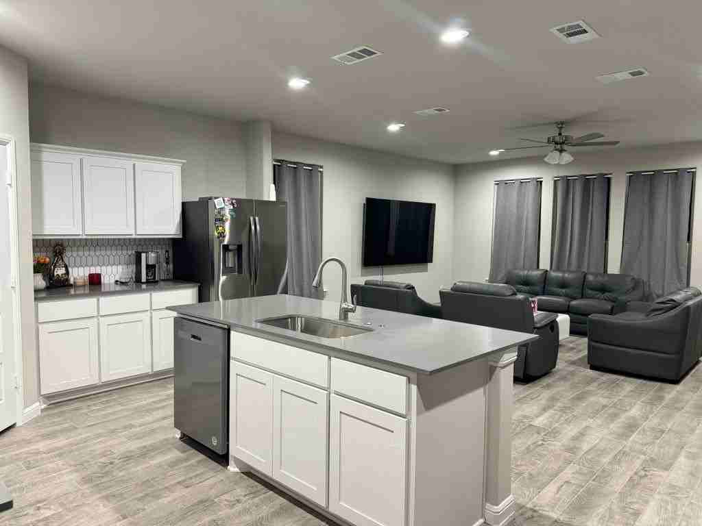 2300 Raleigh Point Dr - Photo 3 of 22