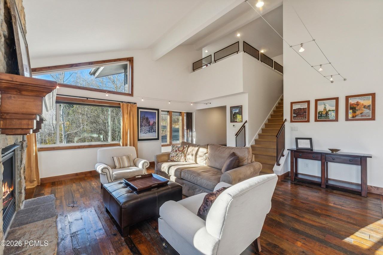 7240 Buckboard Dr - Photo 4 of 47