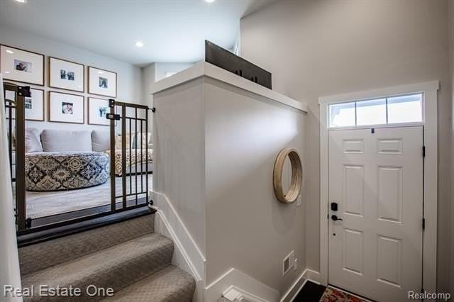 2785 Hartwick Dr - Photo 2 of 33