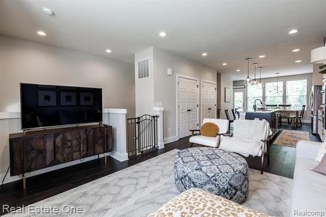 2785 Hartwick Dr - Photo 6 of 33