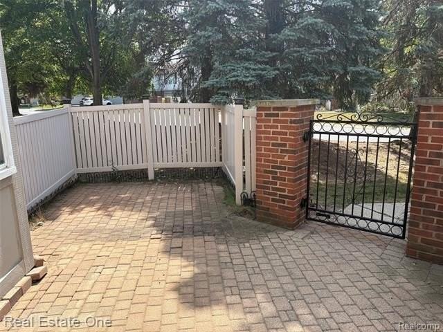 49816 Plymouth Way #104 - Photo 4 of 22